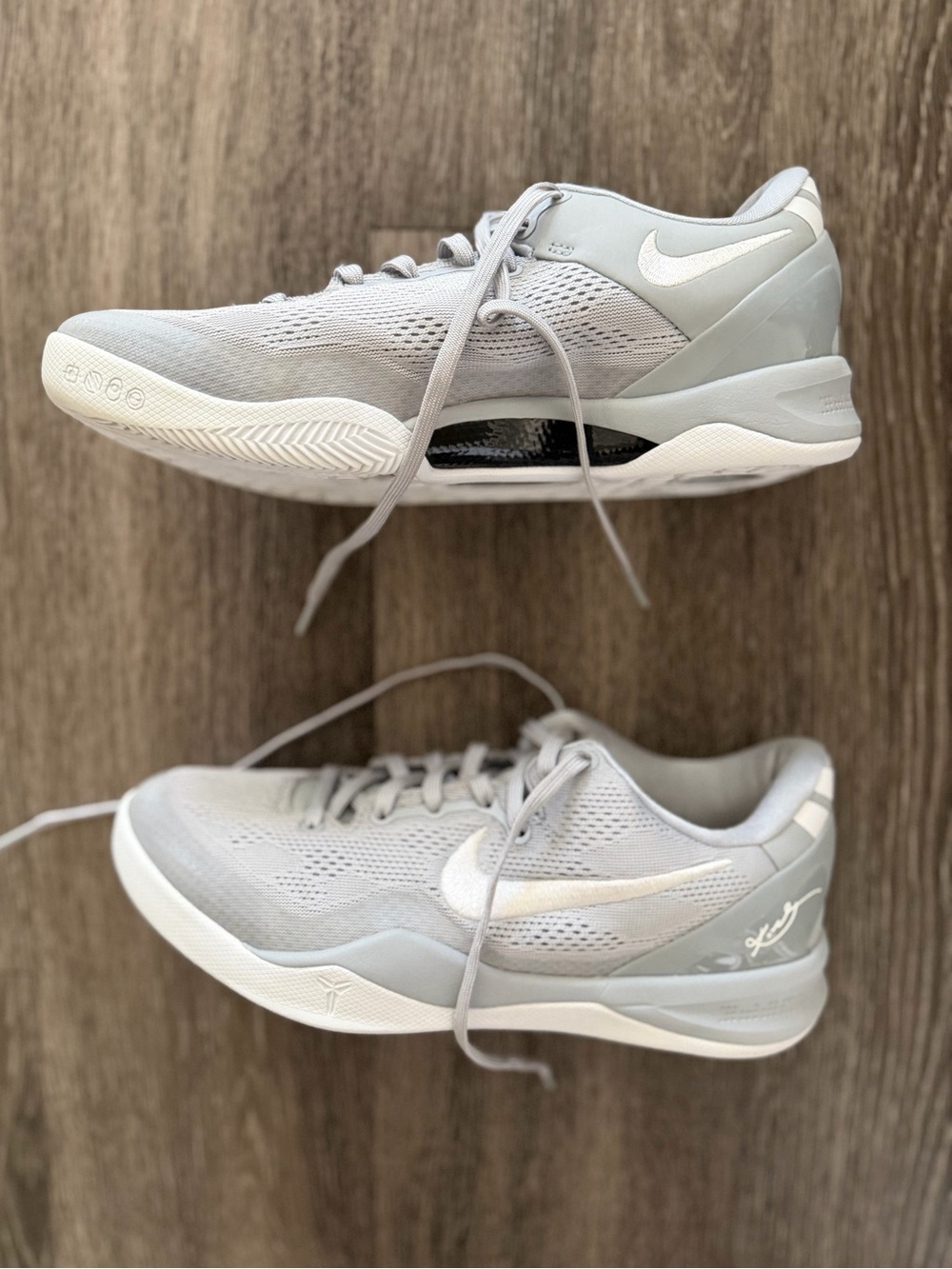 Nike Men’s Light Gray Low-Top Athletic Sneakers